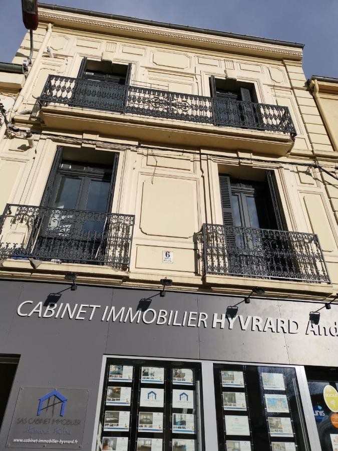 Saint-Chamond Aparthotel ภายนอก รูปภาพ